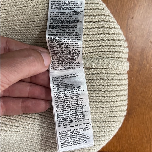 Baby GAP Beanie Knit Hat Size M/L Beige Tan Nude - Picture 7 of 9